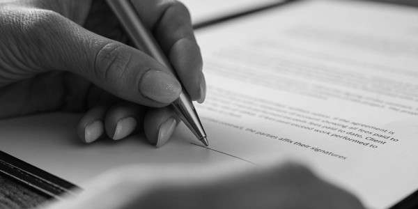 Derecho Mercantil / Abogados Mercantilistas Sants-Montjüic · Redacción, Revisión y Negociación de Contratos Comerciales