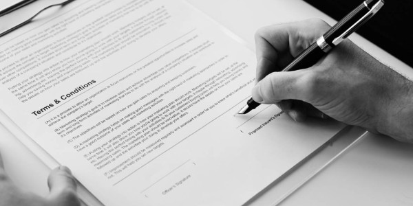 Derecho Mercantil / Abogados Mercantilistas Sants-Montjüic · Cumplimiento Normativo en Sector de Telecomunicaciones