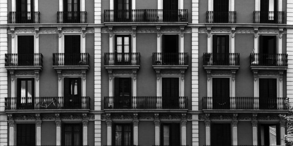 Derecho Inmobiliario / Abogados Inmobiliarios Sant Martí · Reclamación Impagos Comunidades Vecinos / Propietarios